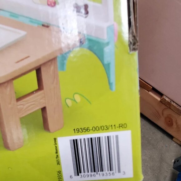 Bluey's Ice Cream Truck Transforming Playset [Includes Bluey Bingo & Lucky!] - Picture 8 of 8